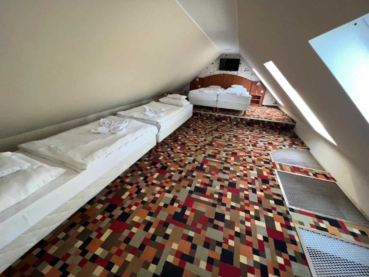 Atryum Hotel Szolnok Extérieur photo