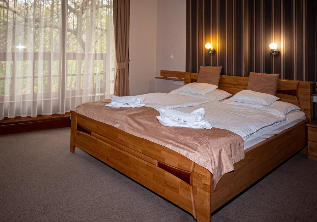 Atryum Hotel Szolnok Extérieur photo