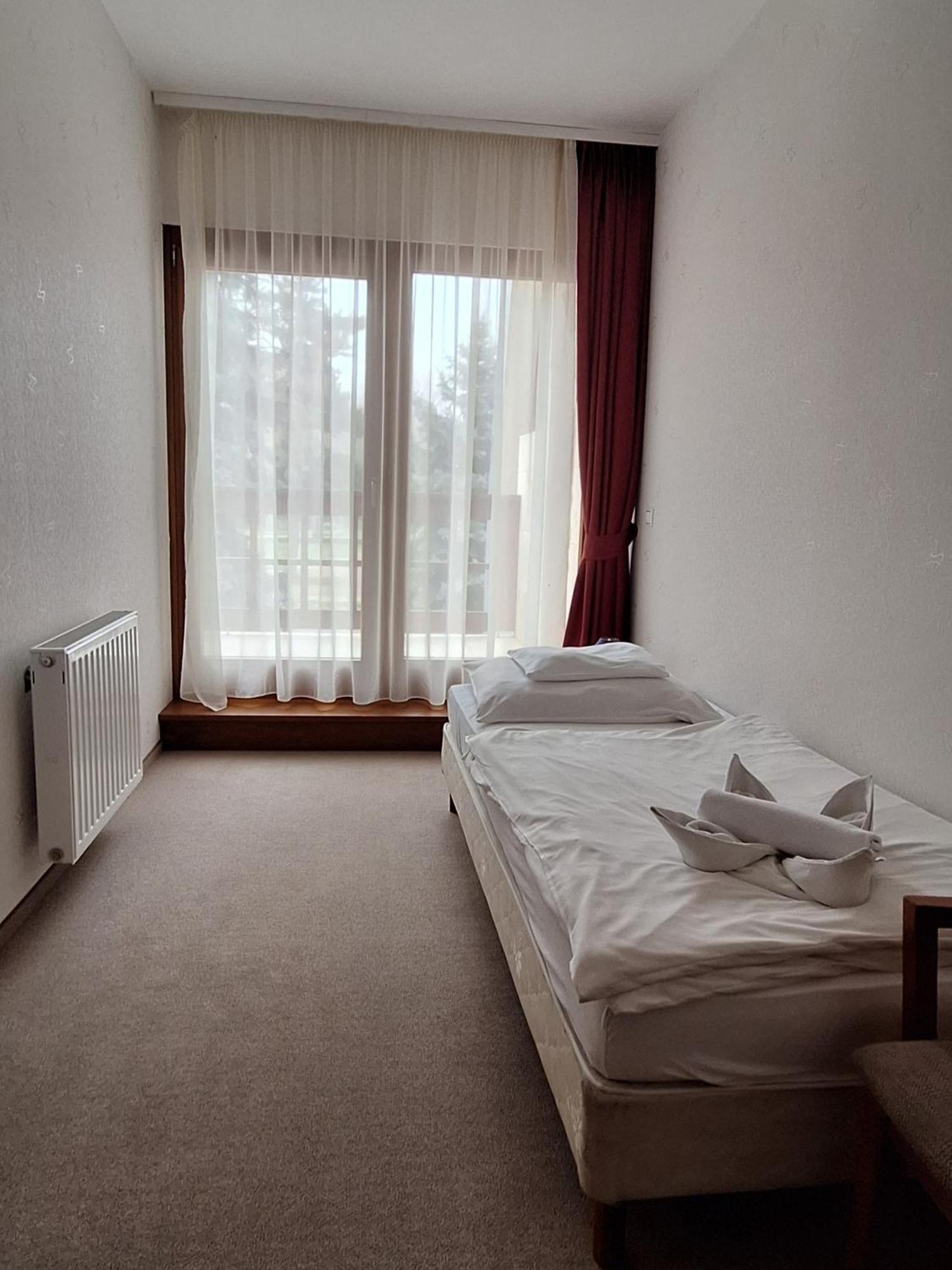 Atryum Hotel Szolnok Extérieur photo