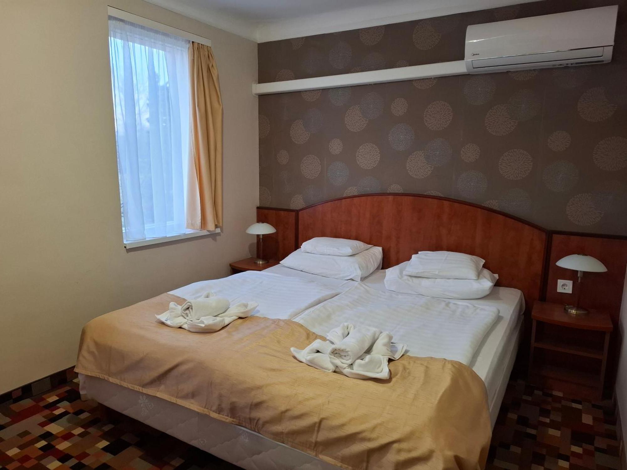 Atryum Hotel Szolnok Extérieur photo