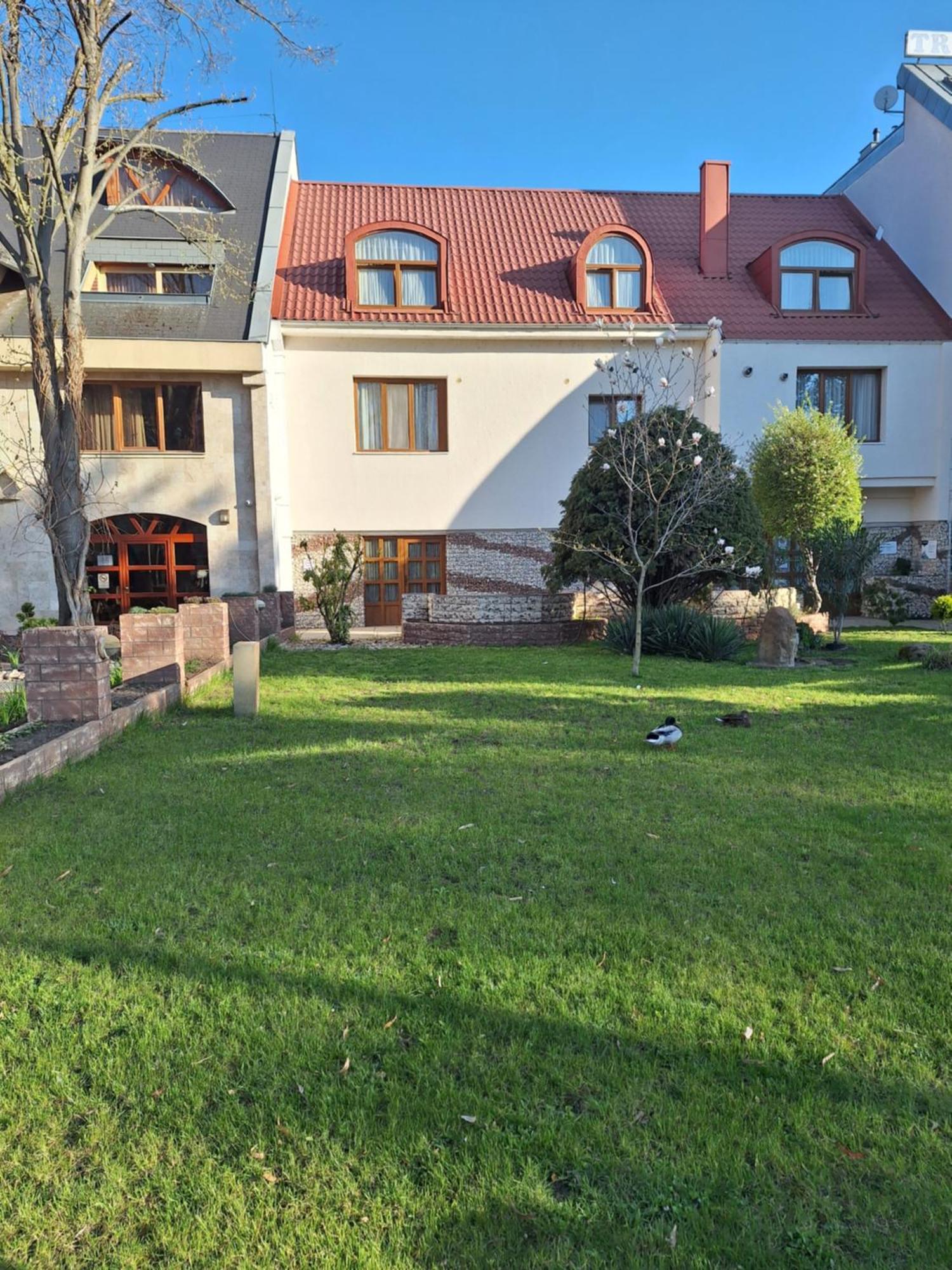 Atryum Hotel Szolnok Extérieur photo
